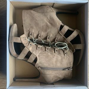 Cute Heels Size 7.5